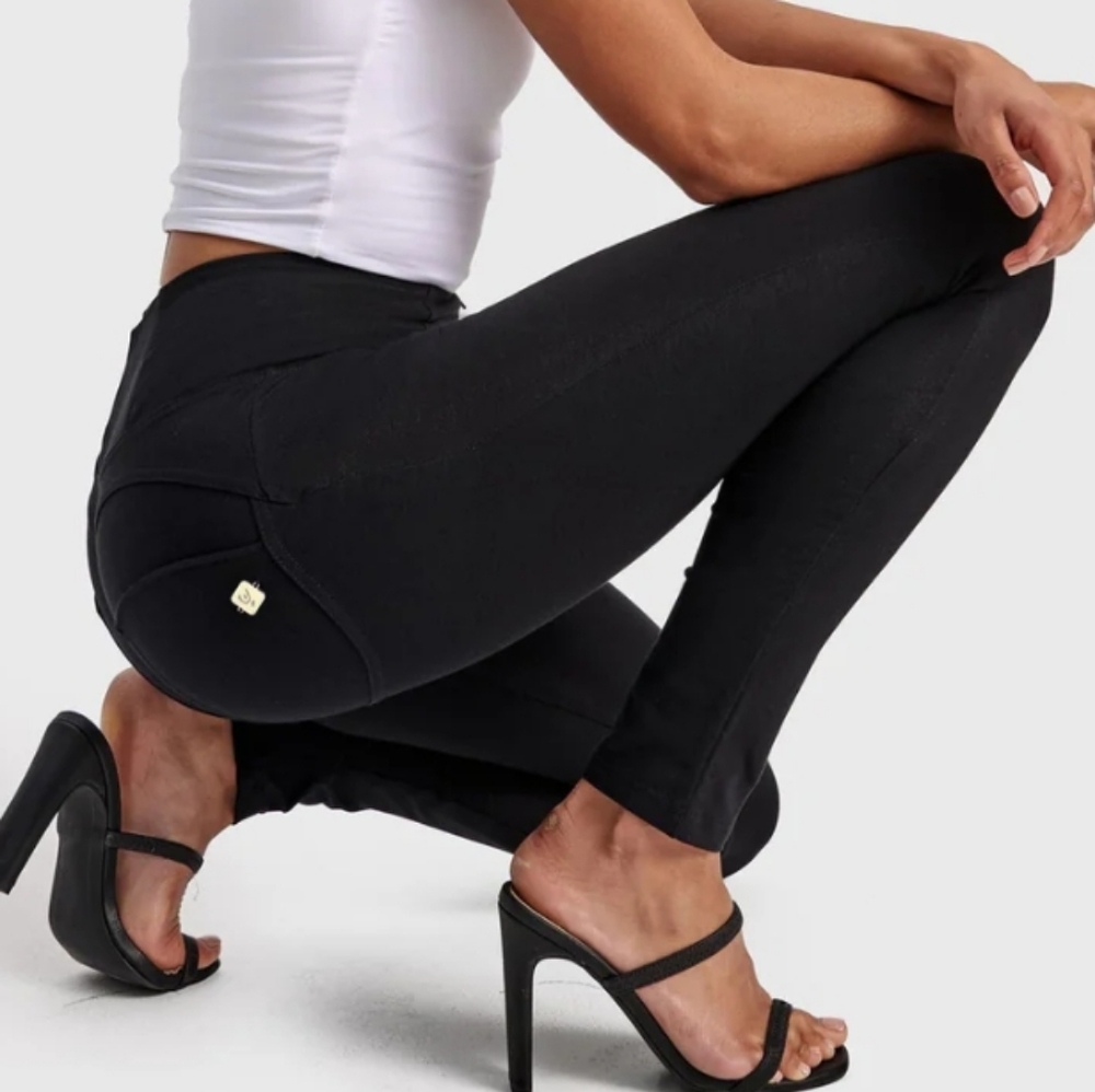 Prelove Women's Freddy's Pants Color Black Size US 6